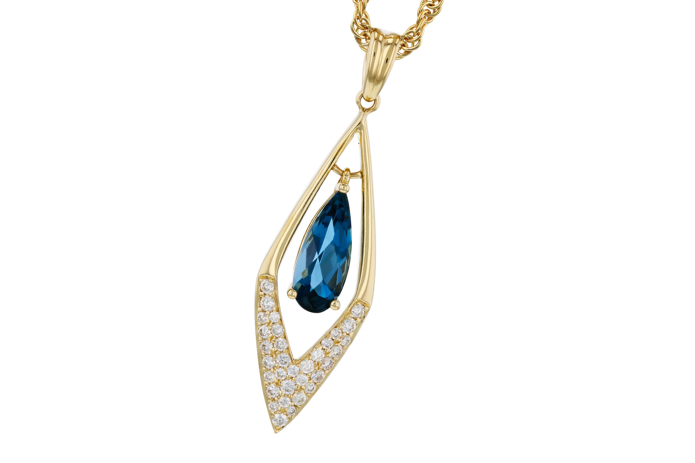 A330-56941: NECK .85 LONDON BLUE TOPAZ 1.02 TGW (10x4MM LBT)