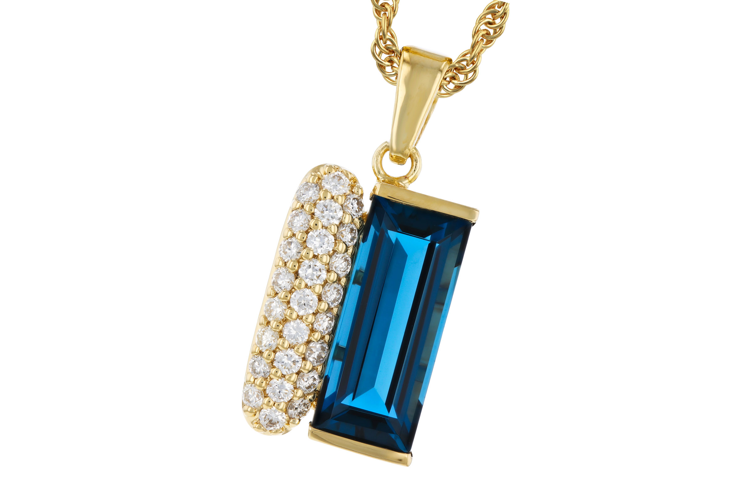 D330-56941: NECK 2.67 LONDON BLUE TOPAZ 2.92 TGW (12x5MM BT)