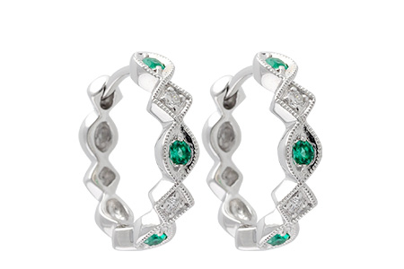 H241-46977: EARRINGS .13 EMERALD .18 TGW