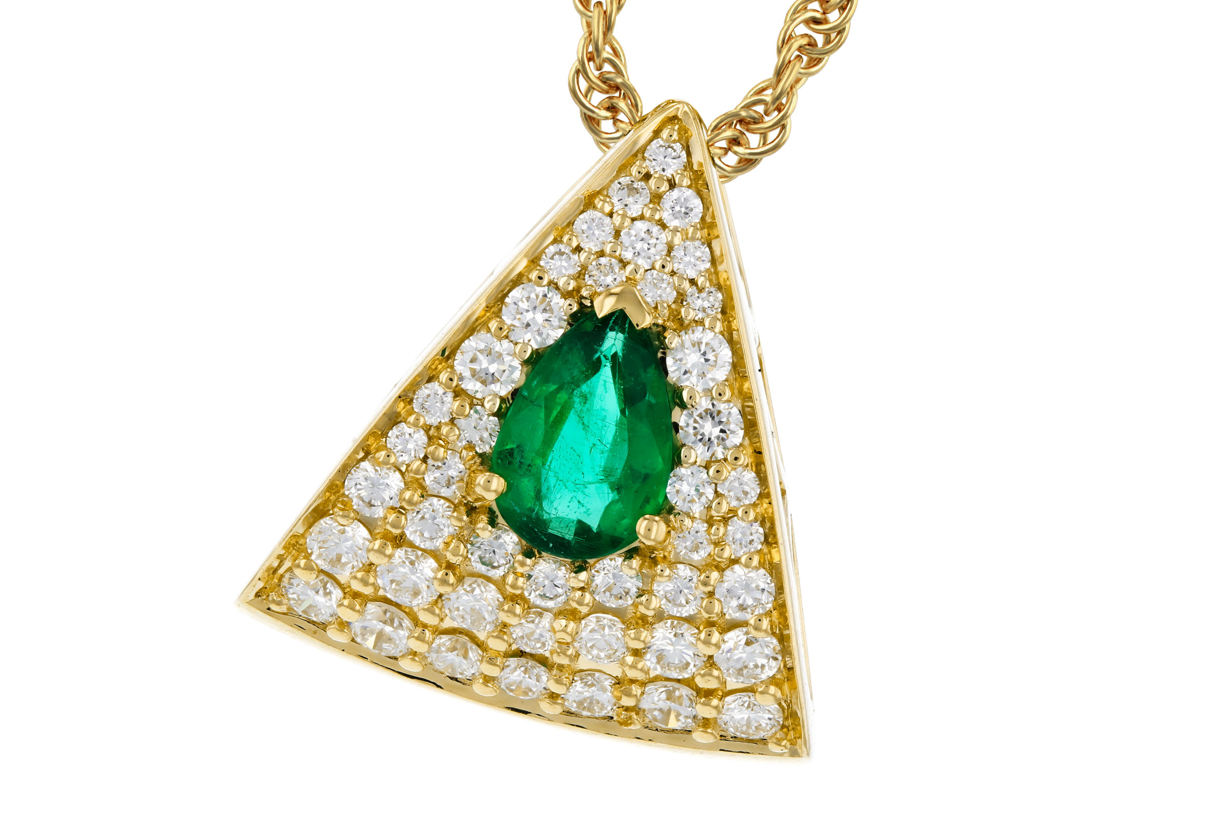 M330-56977: NECKLACE .26 EMERALD .60 TGW (6x4MM EM)